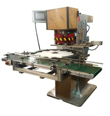 Automatic can seaming machine with conveyor and star-wheel feed for sealing tin cans