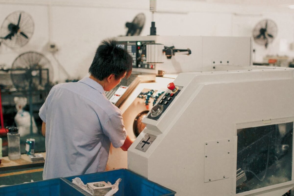 Operator running a lathe machine in a Chinese machinery workshop
