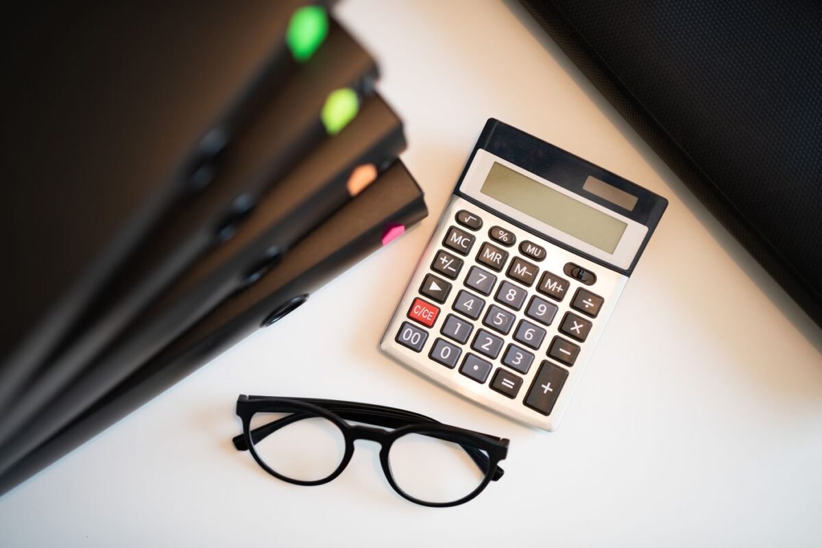 Calculator and files used to compare freight quotations